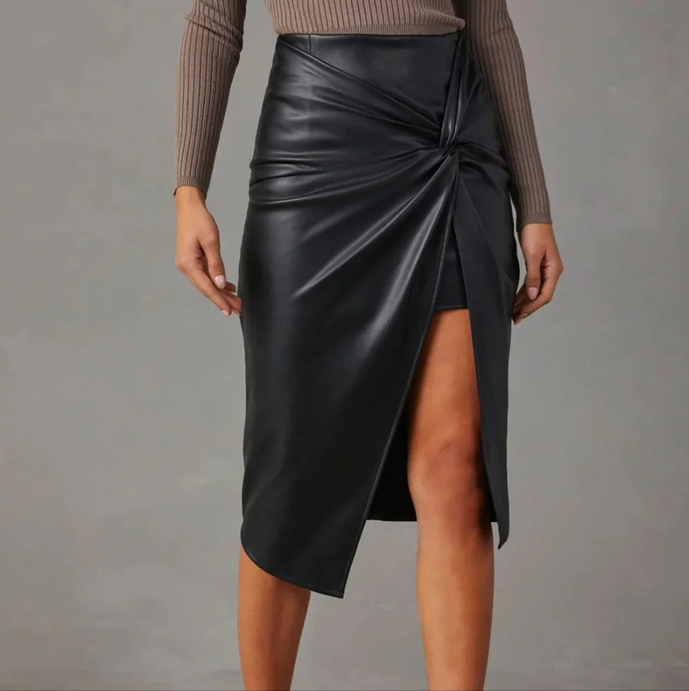 Sleek Twist High Waist Skirt - Black